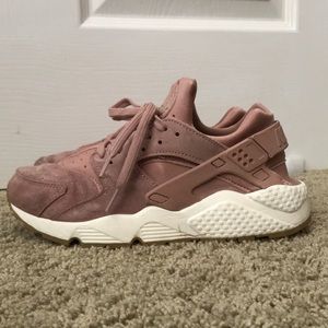 Women’s Nike Mauve Huraches